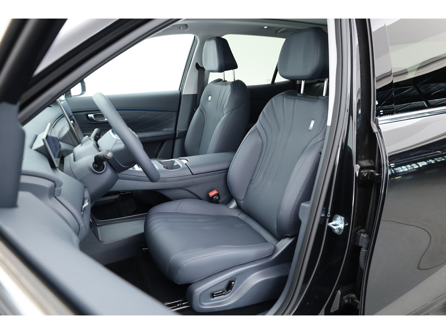 GEELY Starray EM-i 1.5 Max | 18.4 kWh Batterij | 83km WLTP | Stoel- stuurverw. | Pano | 360cam | Stoelvent. | 19'' | HUD | Flyme