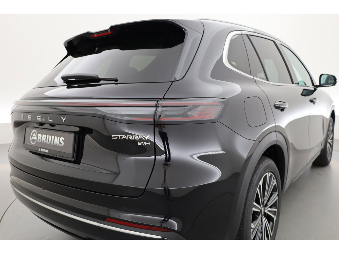 GEELY Starray EM-i 1.5 Max | 18.4 kWh Batterij | 83km WLTP | Stoel- stuurverw. | Pano | 360cam | Stoelvent. | 19'' | HUD | Flyme
