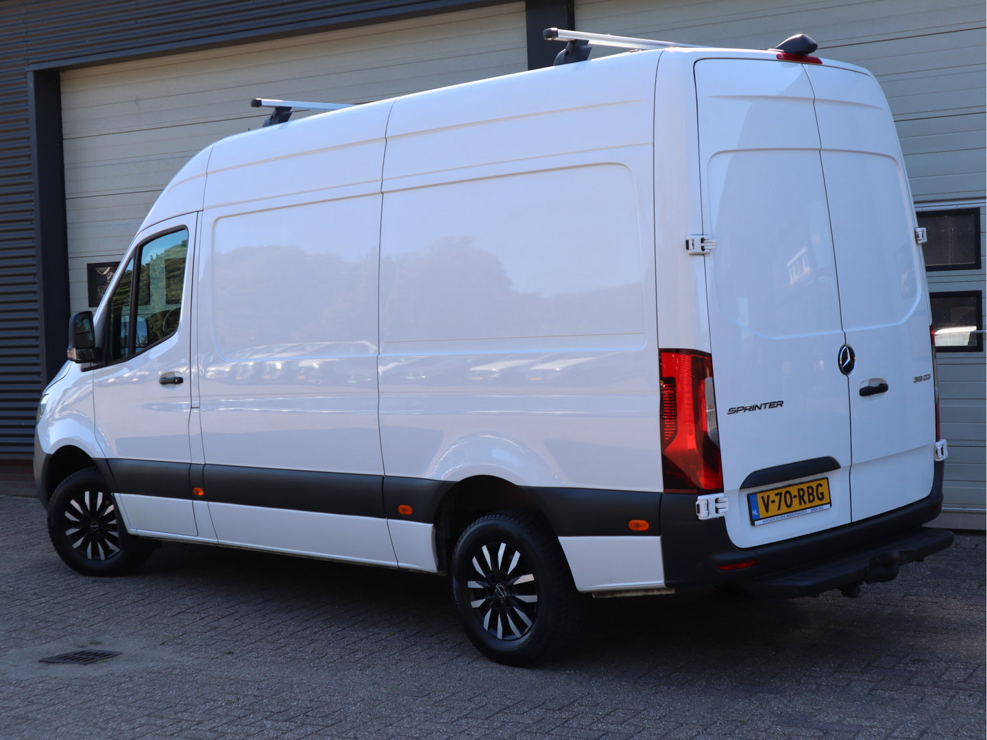 Mercedes-Benz Sprinter 319 CDI 3.0 V6 Automaat Euro 6 - L2H2 - Volledig Dealer onderhouden - LED - Trekhaak