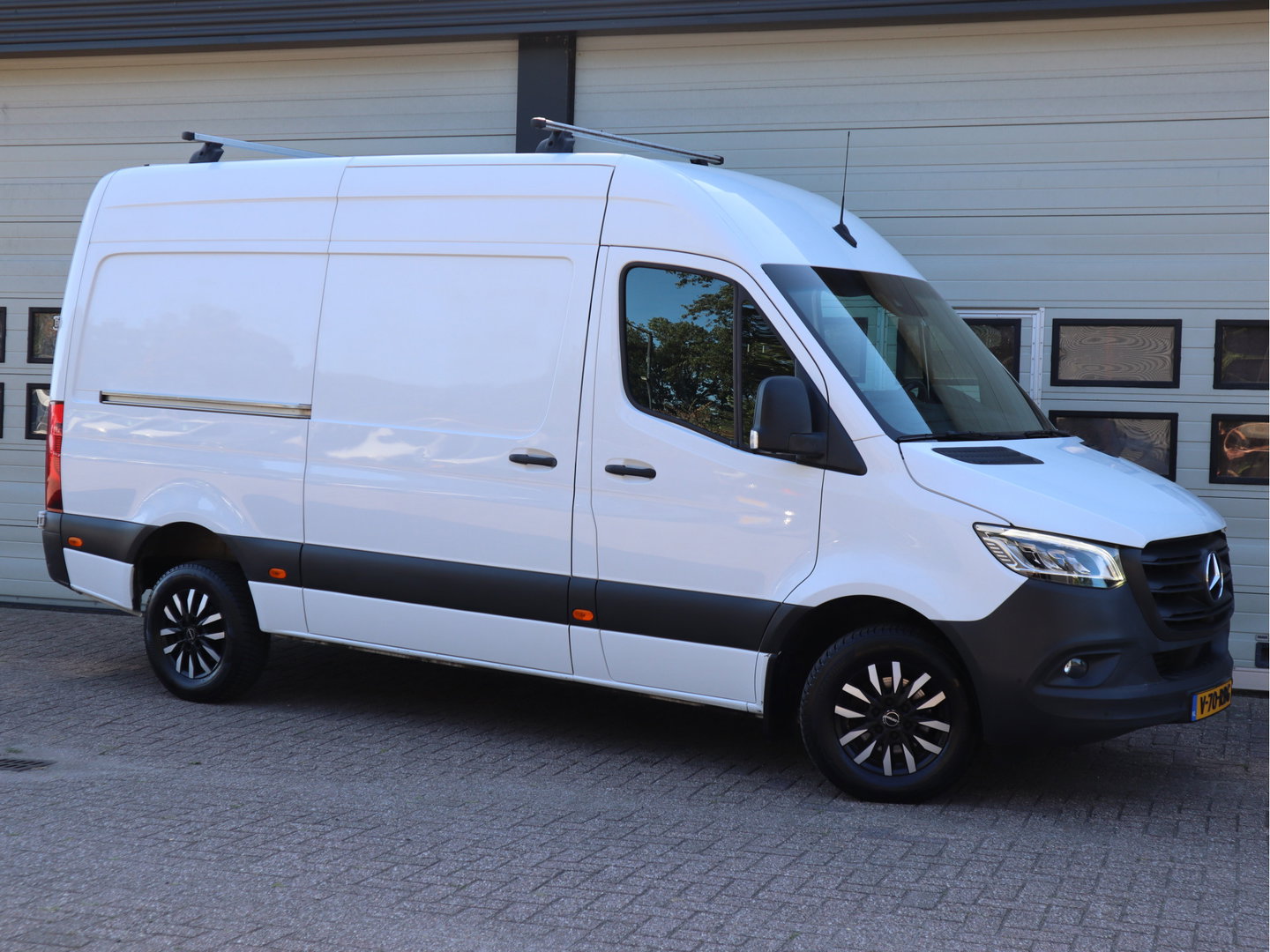 Mercedes-Benz Sprinter 319 CDI 3.0 V6 Automaat Euro 6 - L2H2 - Volledig Dealer onderhouden - LED - Trekhaak