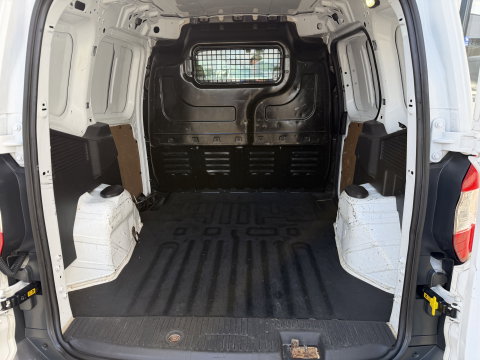 Ford Transit Courier 1.5 TDCI Trend / vaste prijs rijklaar € 6.450 ex btw / lease vanaf € / airco / navigatie / trekhaak / parkeersensoren achter / stoelverwarming
