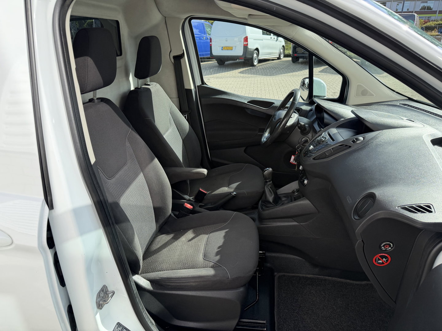 Ford Transit Courier 1.5 TDCI Trend / vaste prijs rijklaar € 6.450 ex btw / lease vanaf € / airco / navigatie / trekhaak / parkeersensoren achter / stoelverwarming