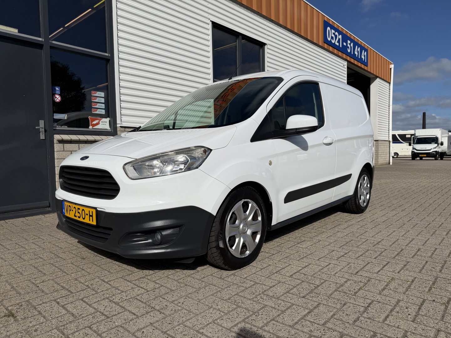 Ford Transit Courier 1.5 TDCI Trend / vaste prijs rijklaar € 6.450 ex btw / lease vanaf € / airco / navigatie / trekhaak / parkeersensoren achter / stoelverwarming
