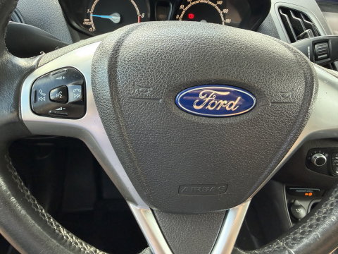 Ford Transit Courier 1.5 TDCI Trend / vaste prijs rijklaar € 6.450 ex btw / lease vanaf € / airco / navigatie / trekhaak / parkeersensoren achter / stoelverwarming