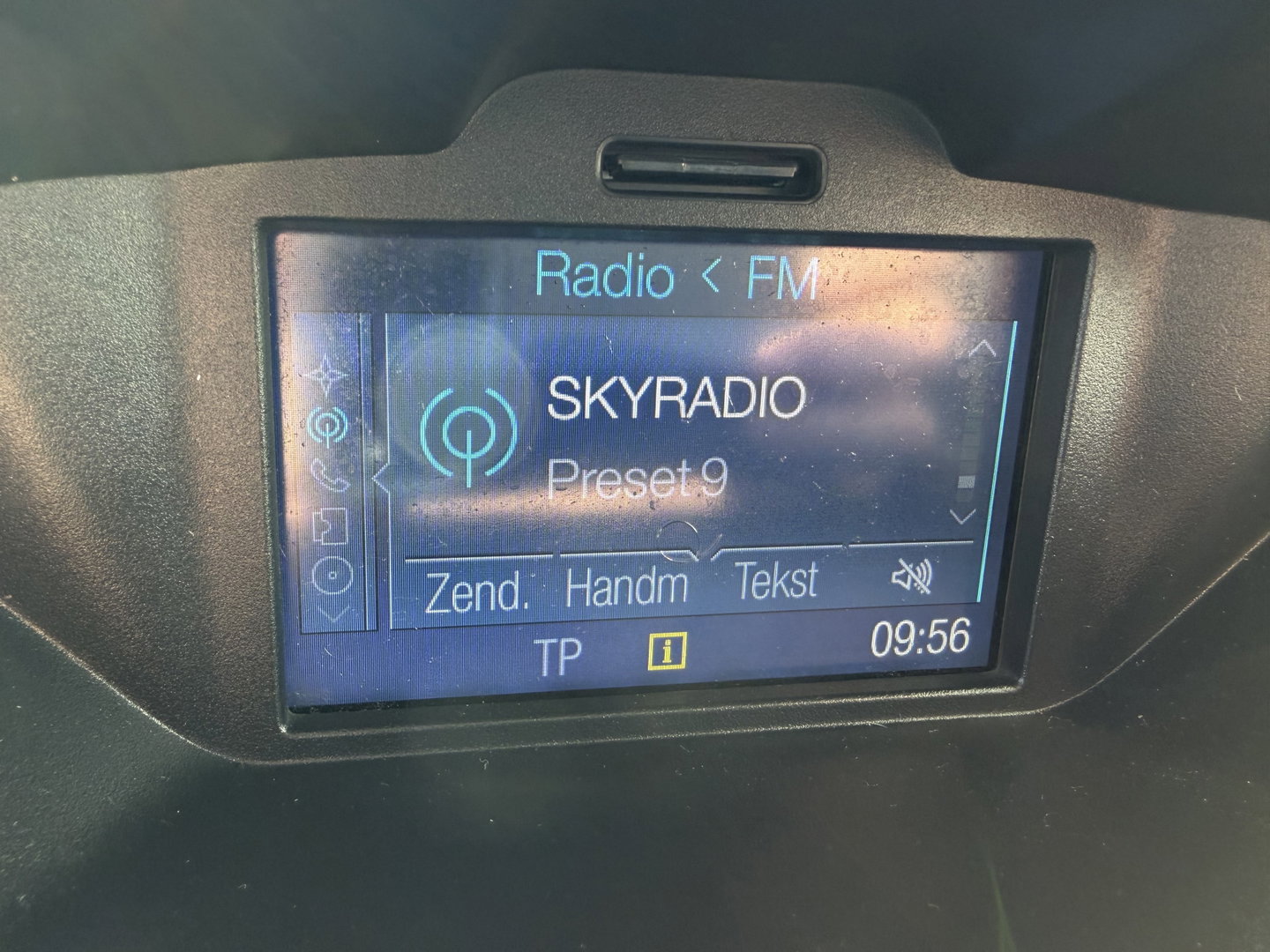 Ford Transit Courier 1.5 TDCI Trend / vaste prijs rijklaar € 6.450 ex btw / lease vanaf € / airco / navigatie / trekhaak / parkeersensoren achter / stoelverwarming
