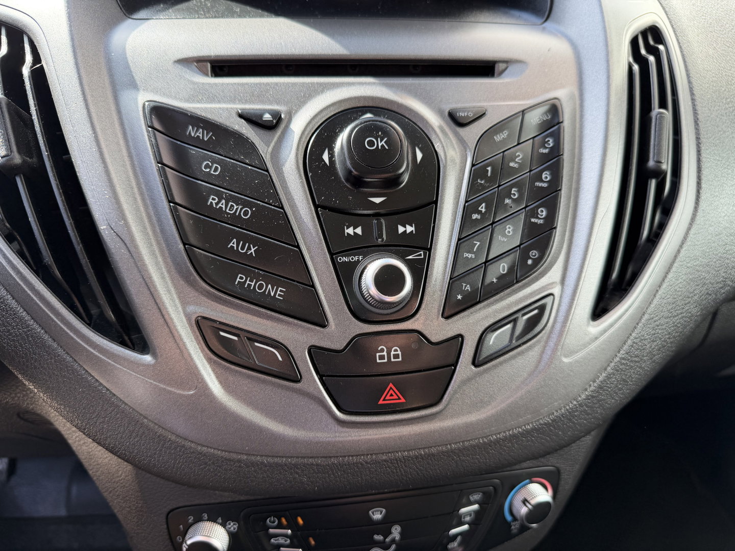 Ford Transit Courier 1.5 TDCI Trend / vaste prijs rijklaar € 6.450 ex btw / lease vanaf € / airco / navigatie / trekhaak / parkeersensoren achter / stoelverwarming