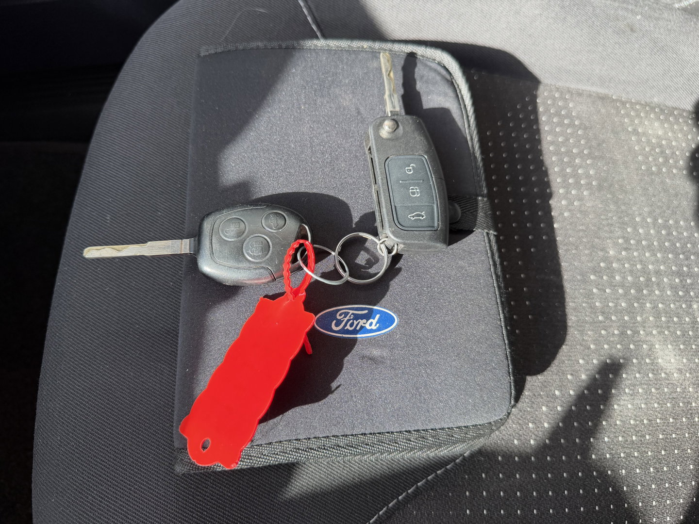 Ford Transit Courier 1.5 TDCI Trend / vaste prijs rijklaar € 6.450 ex btw / lease vanaf € / airco / navigatie / trekhaak / parkeersensoren achter / stoelverwarming
