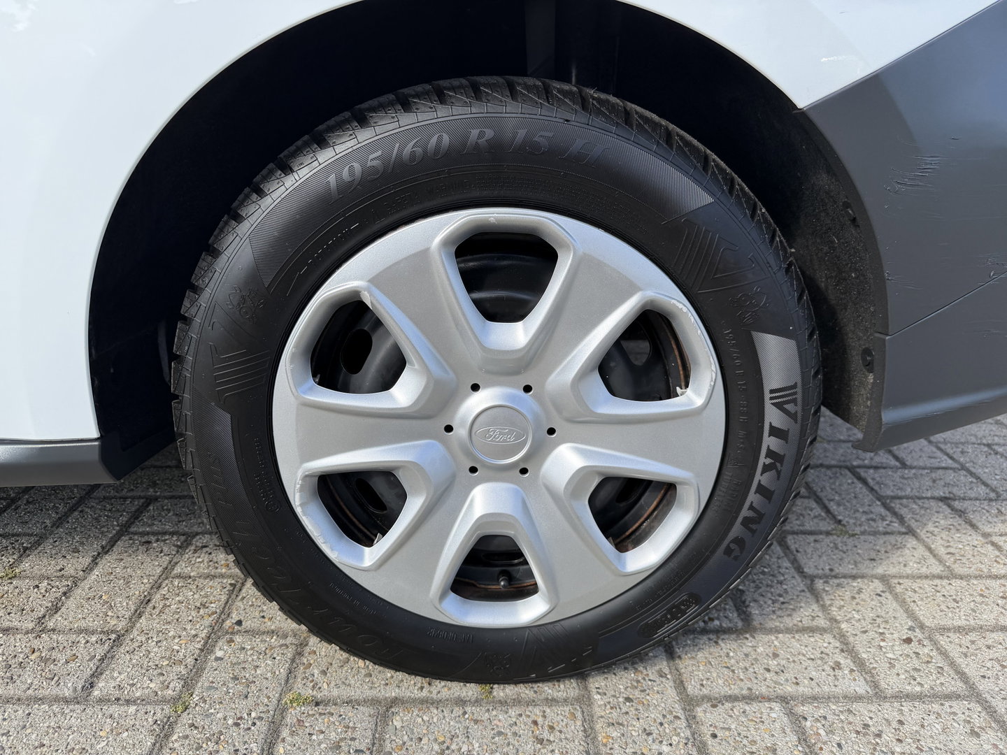Ford Transit Courier 1.5 TDCI Trend / vaste prijs rijklaar € 6.450 ex btw / lease vanaf € / airco / navigatie / trekhaak / parkeersensoren achter / stoelverwarming