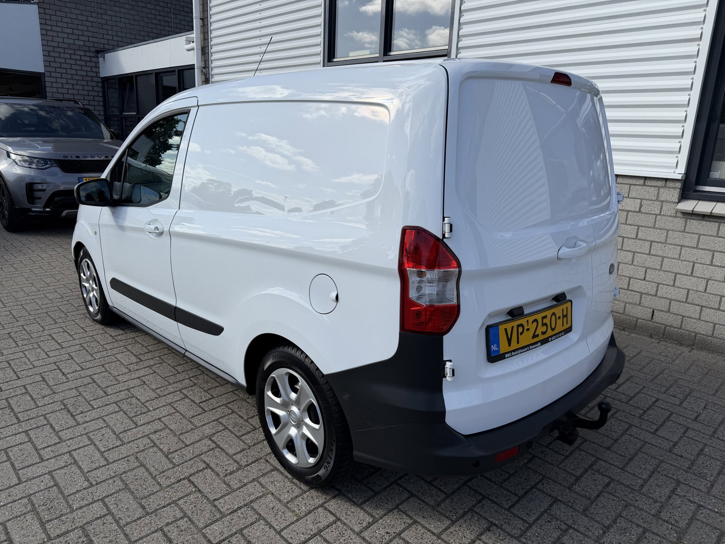 Ford Transit Courier 1.5 TDCI Trend / vaste prijs rijklaar € 6.450 ex btw / lease vanaf € / airco / navigatie / trekhaak / parkeersensoren achter / stoelverwarming