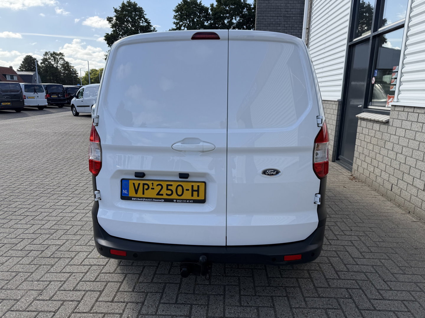 Ford Transit Courier 1.5 TDCI Trend / vaste prijs rijklaar € 6.450 ex btw / lease vanaf € / airco / navigatie / trekhaak / parkeersensoren achter / stoelverwarming