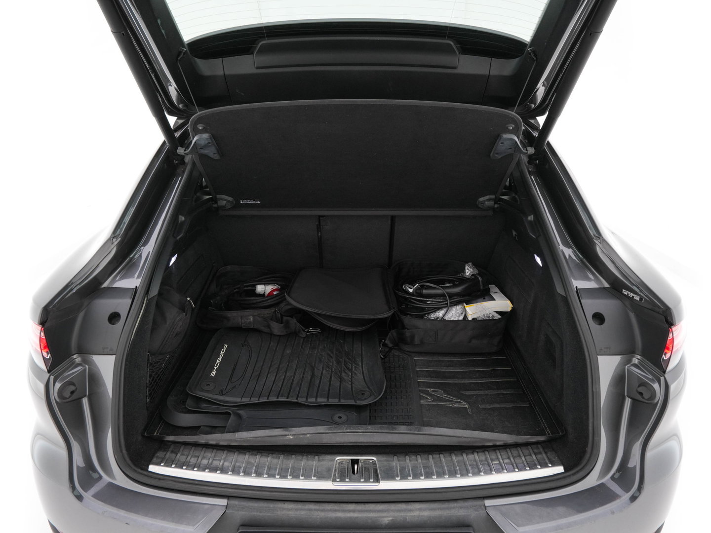 Porsche Cayenne Coupé 3.0 E-Hybrid (Plug-in) (INCL.BTW) Aut. *PANO | LEATHER | FULL-LED | SPORT-CHRONO | TOP-VIEW | ADAPTIVE-CRUISE | BOSE-SOUND | DAB+ | NAVI-FULLMAP | COMFORT-SEATS | SHIFT-PADDLES | KEYLESS | ECC | PDC | 20''ALU*
