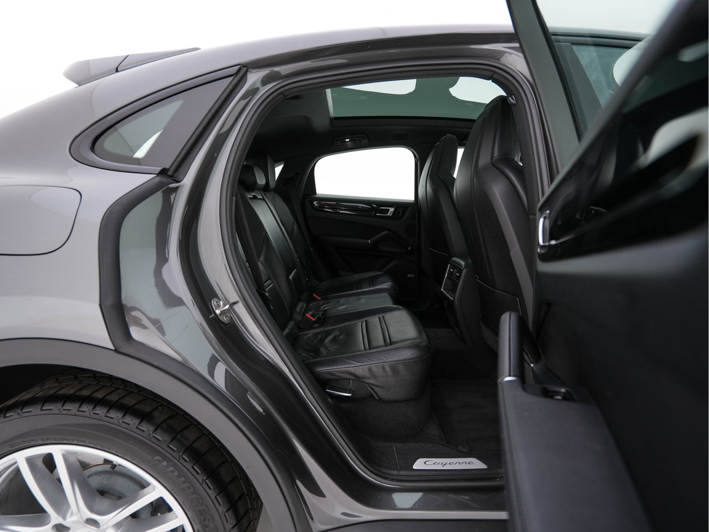 Porsche Cayenne Coupé 3.0 E-Hybrid (Plug-in) (INCL.BTW) Aut. *PANO | LEATHER | FULL-LED | SPORT-CHRONO | TOP-VIEW | ADAPTIVE-CRUISE | BOSE-SOUND | DAB+ | NAVI-FULLMAP | COMFORT-SEATS | SHIFT-PADDLES | KEYLESS | ECC | PDC | 20''ALU*