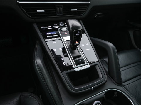 Porsche Cayenne Coupé 3.0 E-Hybrid (Plug-in) (INCL.BTW) Aut. *PANO | LEATHER | FULL-LED | SPORT-CHRONO | TOP-VIEW | ADAPTIVE-CRUISE | BOSE-SOUND | DAB+ | NAVI-FULLMAP | COMFORT-SEATS | SHIFT-PADDLES | KEYLESS | ECC | PDC | 20''ALU*
