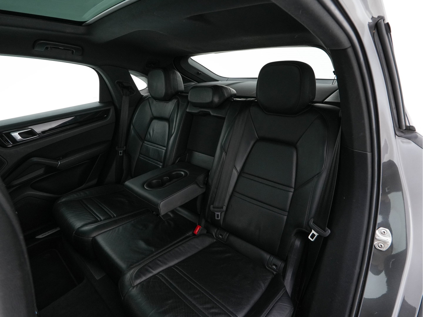 Porsche Cayenne Coupé 3.0 E-Hybrid (Plug-in) (INCL.BTW) Aut. *PANO | LEATHER | FULL-LED | SPORT-CHRONO | TOP-VIEW | ADAPTIVE-CRUISE | BOSE-SOUND | DAB+ | NAVI-FULLMAP | COMFORT-SEATS | SHIFT-PADDLES | KEYLESS | ECC | PDC | 20''ALU*