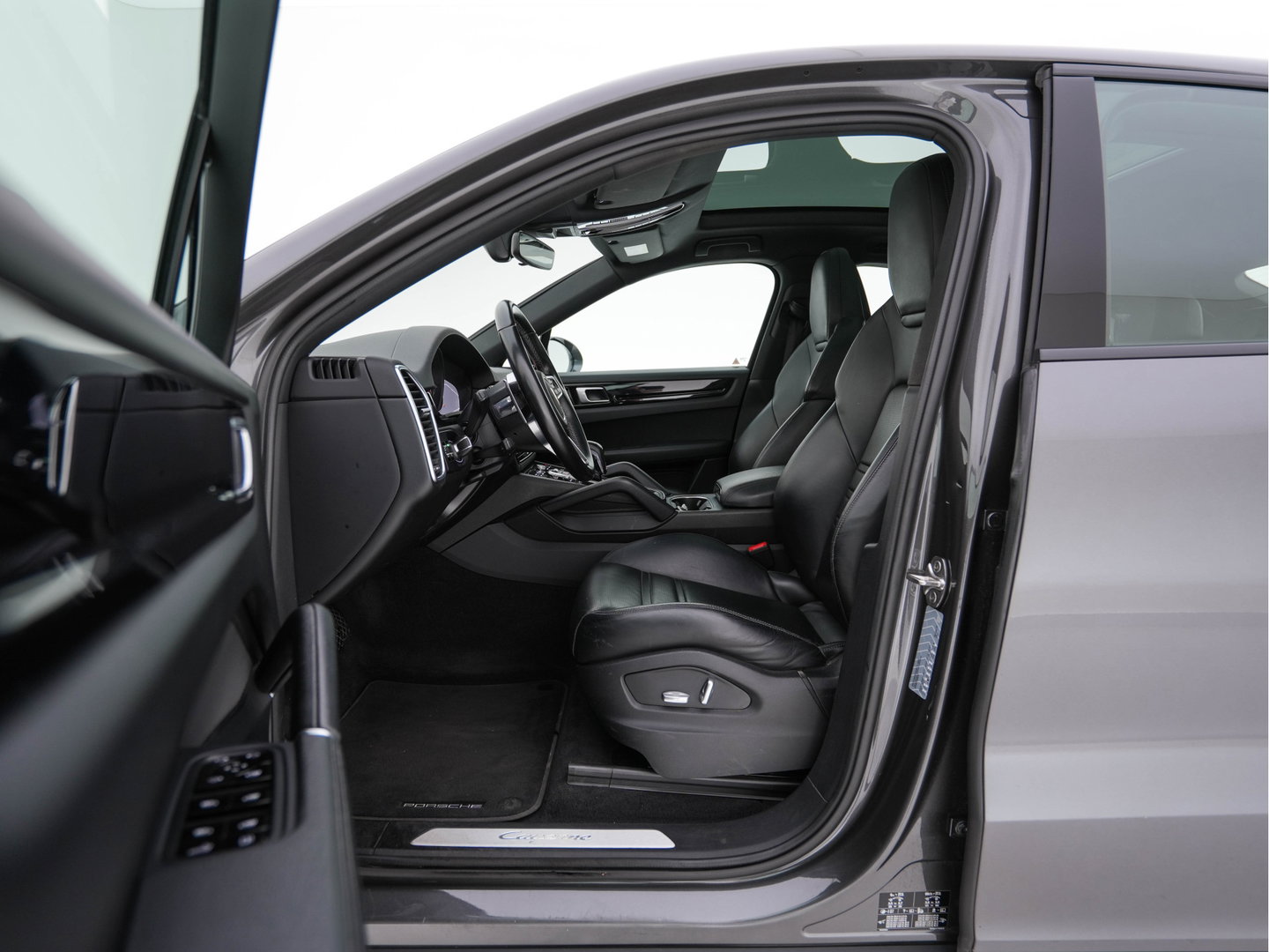 Porsche Cayenne Coupé 3.0 E-Hybrid (Plug-in) (INCL.BTW) Aut. *PANO | LEATHER | FULL-LED | SPORT-CHRONO | TOP-VIEW | ADAPTIVE-CRUISE | BOSE-SOUND | DAB+ | NAVI-FULLMAP | COMFORT-SEATS | SHIFT-PADDLES | KEYLESS | ECC | PDC | 20''ALU*
