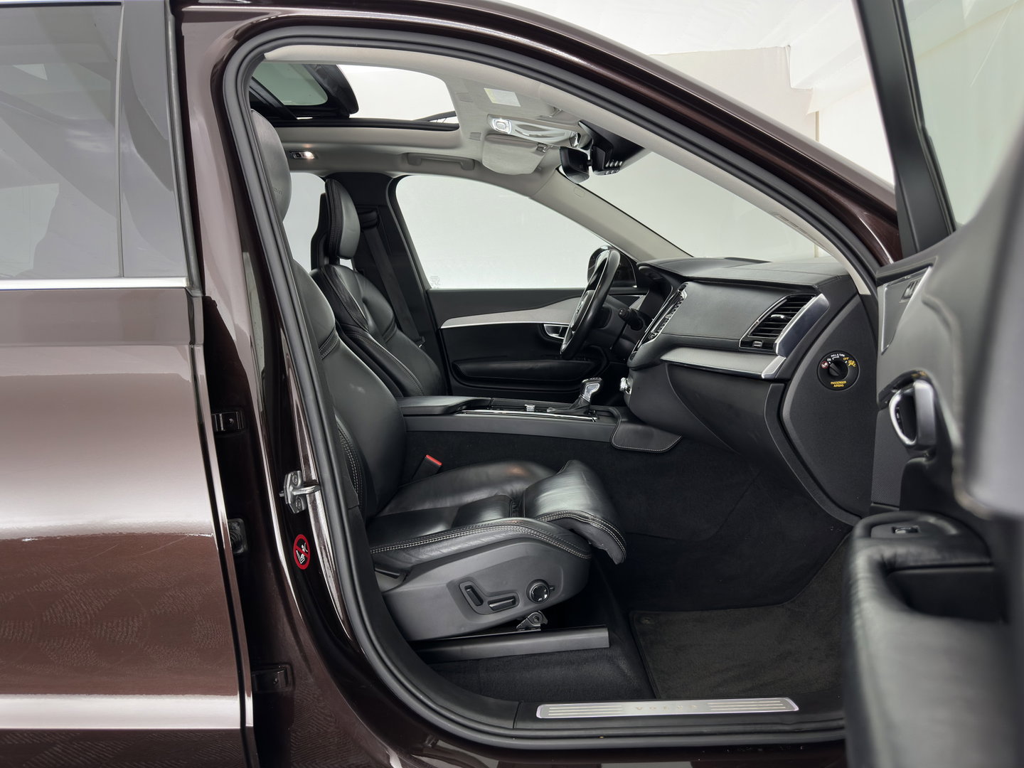 Volvo XC90 2.0 D5 AWD Inscription [7-Pers.] Aut. *PANO | HEAD-UP | LEATHER | FULL-LED | MEMORY-PACK | BLINDSPOT | KEYLESS | DIGI-COCKPIT | CAMERA | NAVI-FULLMAP | HEATED-CONTOURSEATS | TOWBAR | 21''ALU*