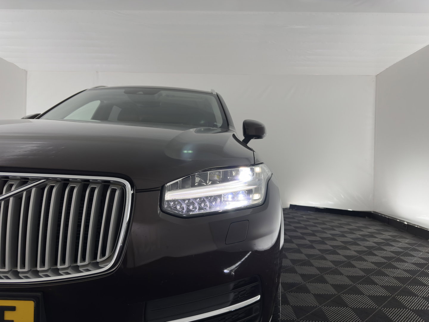 Volvo XC90 2.0 D5 AWD Inscription [7-Pers.] Aut. *PANO | HEAD-UP | LEATHER | FULL-LED | MEMORY-PACK | BLINDSPOT | KEYLESS | DIGI-COCKPIT | CAMERA | NAVI-FULLMAP | HEATED-CONTOURSEATS | TOWBAR | 21''ALU*