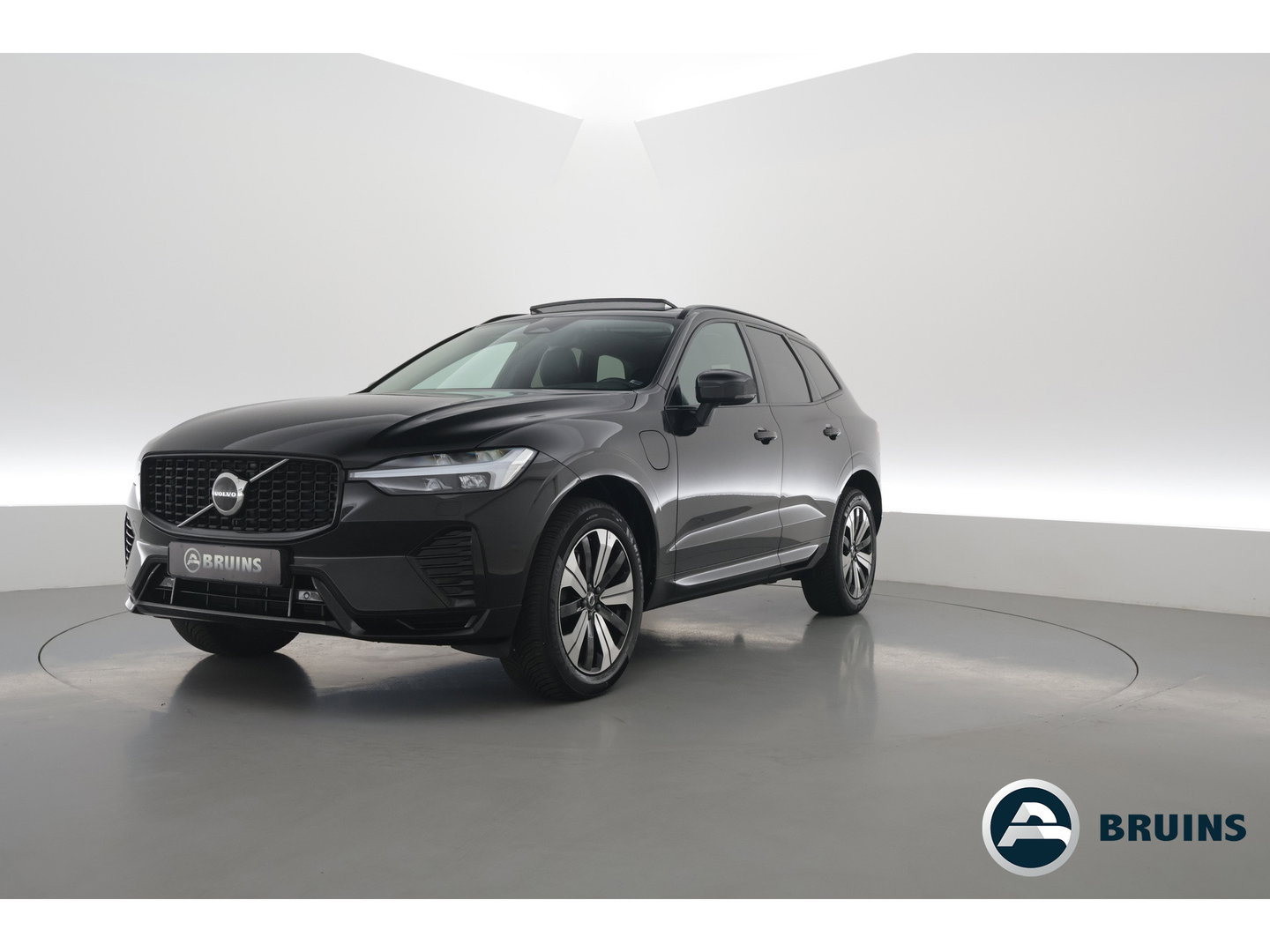 Volvo XC60 2.0 T6 Plug-in hybrid AWD Plus Dark | Pano-dak | Adap. Cruise | H&K Audio | 4x stoel + stuurverwarming |