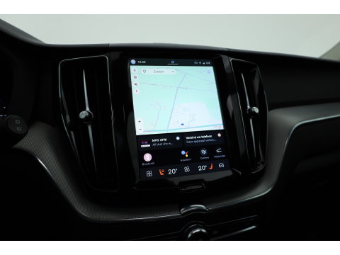 Volvo XC60 2.0 T6 Plug-in hybrid AWD Plus Dark | Pano-dak | Adap. Cruise | H&K Audio | 4x stoel + stuurverwarming |