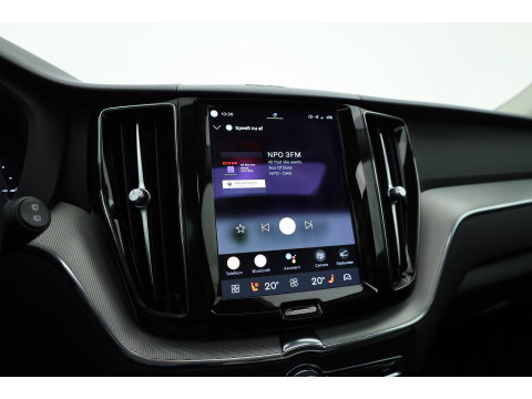 Volvo XC60 2.0 T6 Plug-in hybrid AWD Plus Dark | Pano-dak | Adap. Cruise | H&K Audio | 4x stoel + stuurverwarming |