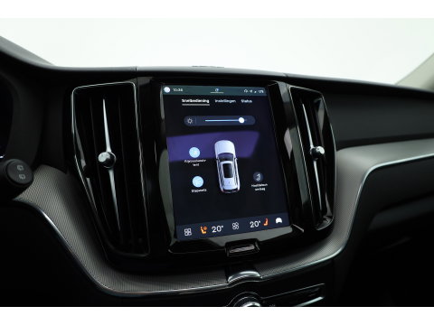 Volvo XC60 2.0 T6 Plug-in hybrid AWD Plus Dark | Pano-dak | Adap. Cruise | H&K Audio | 4x stoel + stuurverwarming |