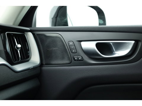 Volvo XC60 2.0 T6 Plug-in hybrid AWD Plus Dark | Pano-dak | Adap. Cruise | H&K Audio | 4x stoel + stuurverwarming |