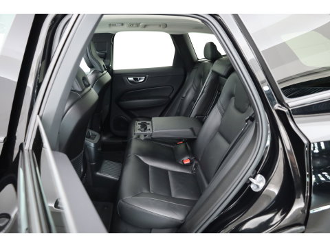 Volvo XC60 2.0 T6 Plug-in hybrid AWD Plus Dark | Pano-dak | Adap. Cruise | H&K Audio | 4x stoel + stuurverwarming |