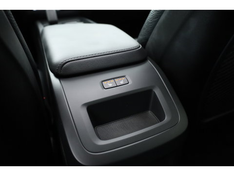 Volvo XC60 2.0 T6 Plug-in hybrid AWD Plus Dark | Pano-dak | Adap. Cruise | H&K Audio | 4x stoel + stuurverwarming |