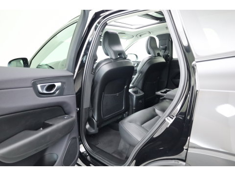 Volvo XC60 2.0 T6 Plug-in hybrid AWD Plus Dark | Pano-dak | Adap. Cruise | H&K Audio | 4x stoel + stuurverwarming |