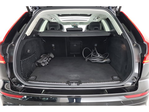 Volvo XC60 2.0 T6 Plug-in hybrid AWD Plus Dark | Pano-dak | Adap. Cruise | H&K Audio | 4x stoel + stuurverwarming |