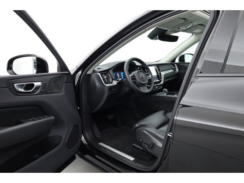 Volvo XC60 2.0 T6 Plug-in hybrid AWD Plus Dark | Pano-dak | Adap. Cruise | H&K Audio | 4x stoel + stuurverwarming |
