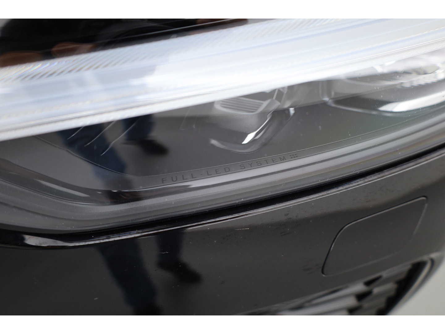 Volvo XC60 2.0 T6 Plug-in hybrid AWD Plus Dark | Pano-dak | Adap. Cruise | H&K Audio | 4x stoel + stuurverwarming |