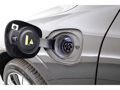 Volvo XC60 2.0 T6 Plug-in hybrid AWD Plus Dark | Pano-dak | Adap. Cruise | H&K Audio | 4x stoel + stuurverwarming |