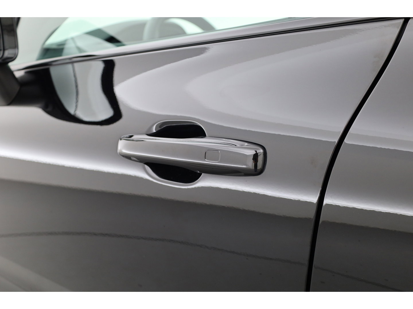 Volvo XC60 2.0 T6 Plug-in hybrid AWD Plus Dark | Pano-dak | Adap. Cruise | H&K Audio | 4x stoel + stuurverwarming |