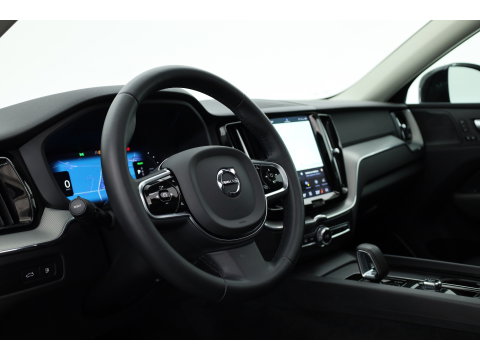 Volvo XC60 2.0 T6 Plug-in hybrid AWD Plus Dark | Pano-dak | Adap. Cruise | H&K Audio | 4x stoel + stuurverwarming |