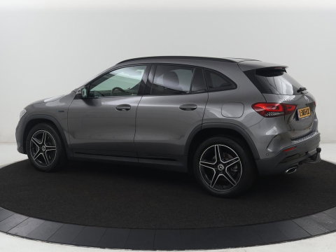 Mercedes-Benz GLA 250 e Business Solution AMG Limited | SOH 95,2% | Leder/alcantara | Stoelverwarming | Carplay | Sfeerverlichting | Cruise control | Camera | Park assist | Trekhaak