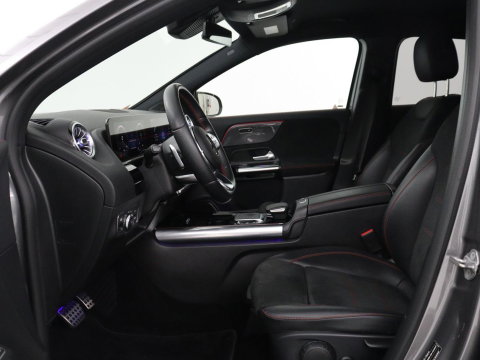 Mercedes-Benz GLA 250 e Business Solution AMG Limited | SOH 95,2% | Leder/alcantara | Stoelverwarming | Carplay | Sfeerverlichting | Cruise control | Camera | Park assist | Trekhaak