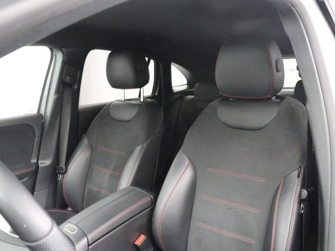 Mercedes-Benz GLA 250 e Business Solution AMG Limited | SOH 95,2% | Leder/alcantara | Stoelverwarming | Carplay | Sfeerverlichting | Cruise control | Camera | Park assist | Trekhaak