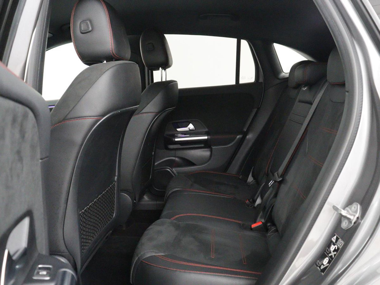 Mercedes-Benz GLA 250 e Business Solution AMG Limited | SOH 95,2% | Leder/alcantara | Stoelverwarming | Carplay | Sfeerverlichting | Cruise control | Camera | Park assist | Trekhaak