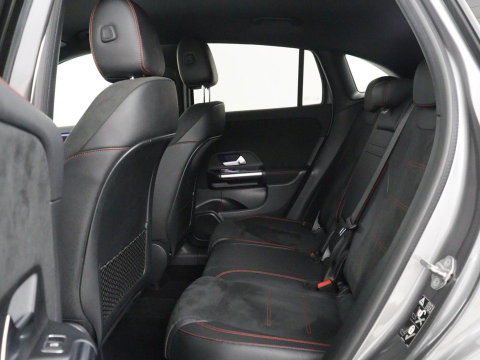 Mercedes-Benz GLA 250 e Business Solution AMG Limited | SOH 95,2% | Leder/alcantara | Stoelverwarming | Carplay | Sfeerverlichting | Cruise control | Camera | Park assist | Trekhaak