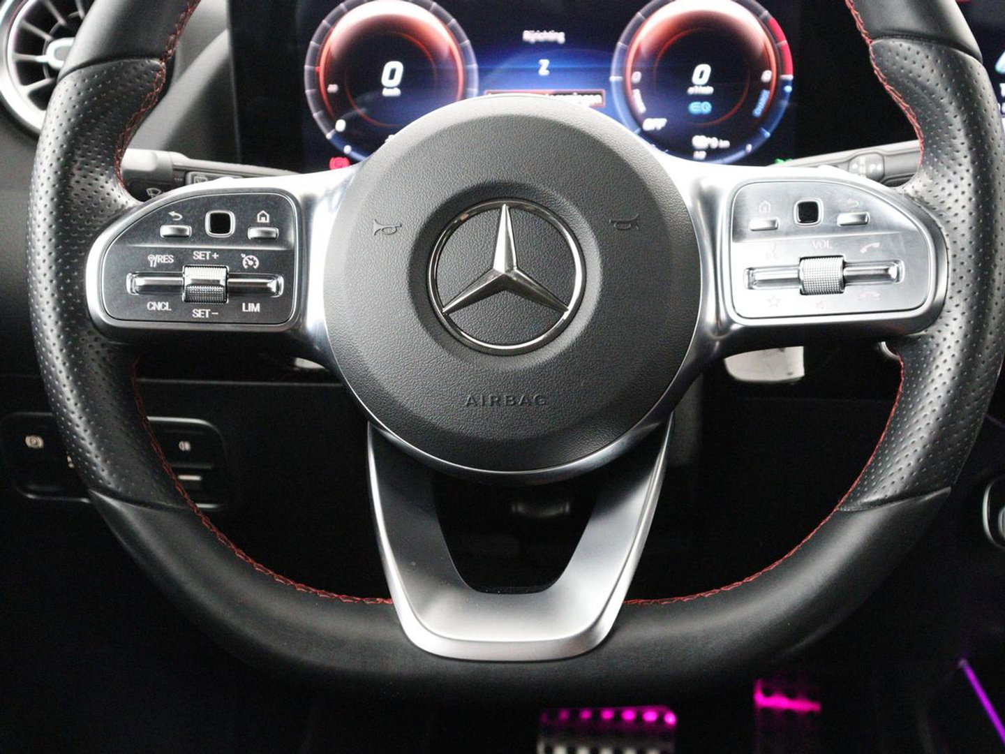 Mercedes-Benz GLA 250 e Business Solution AMG Limited | SOH 95,2% | Leder/alcantara | Stoelverwarming | Carplay | Sfeerverlichting | Cruise control | Camera | Park assist | Trekhaak