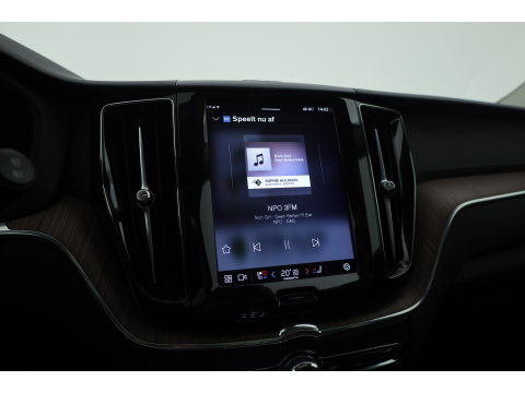 Volvo XC60 2.0 T6 Plug-in hybrid AWD Plus Dark - Luchtvering | Rijklaar! | Pano | Ventilatie | Stuur+Stoelverw. | Leder+Memory | 360*+PDC | Led | v