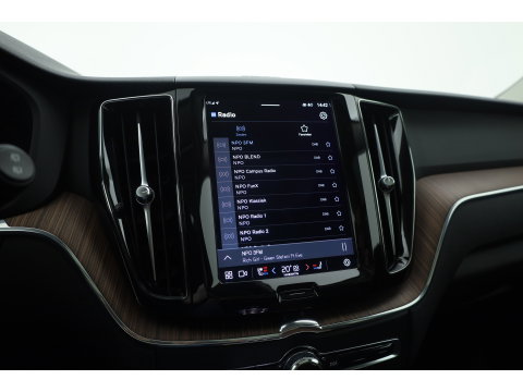 Volvo XC60 2.0 T6 Plug-in hybrid AWD Plus Dark - Luchtvering | Rijklaar! | Pano | Ventilatie | Stuur+Stoelverw. | Leder+Memory | 360*+PDC | Led | v
