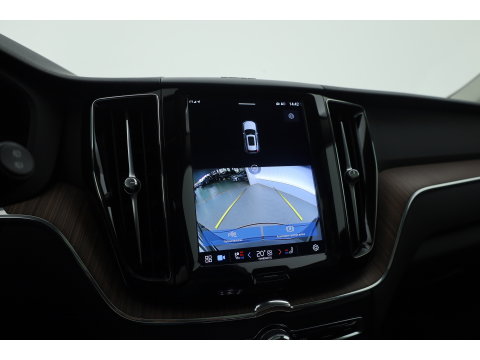 Volvo XC60 2.0 T6 Plug-in hybrid AWD Plus Dark - Luchtvering | Rijklaar! | Pano | Ventilatie | Stuur+Stoelverw. | Leder+Memory | 360*+PDC | Led | v