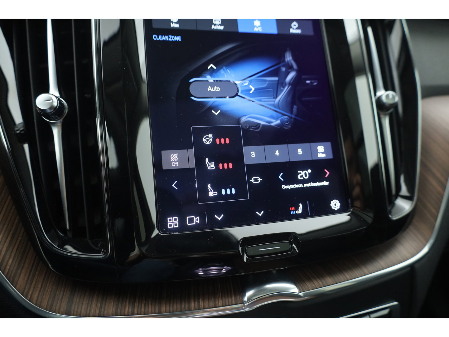 Volvo XC60 2.0 T6 Plug-in hybrid AWD Plus Dark - Luchtvering | Rijklaar! | Pano | Ventilatie | Stuur+Stoelverw. | Leder+Memory | 360*+PDC | Led | v