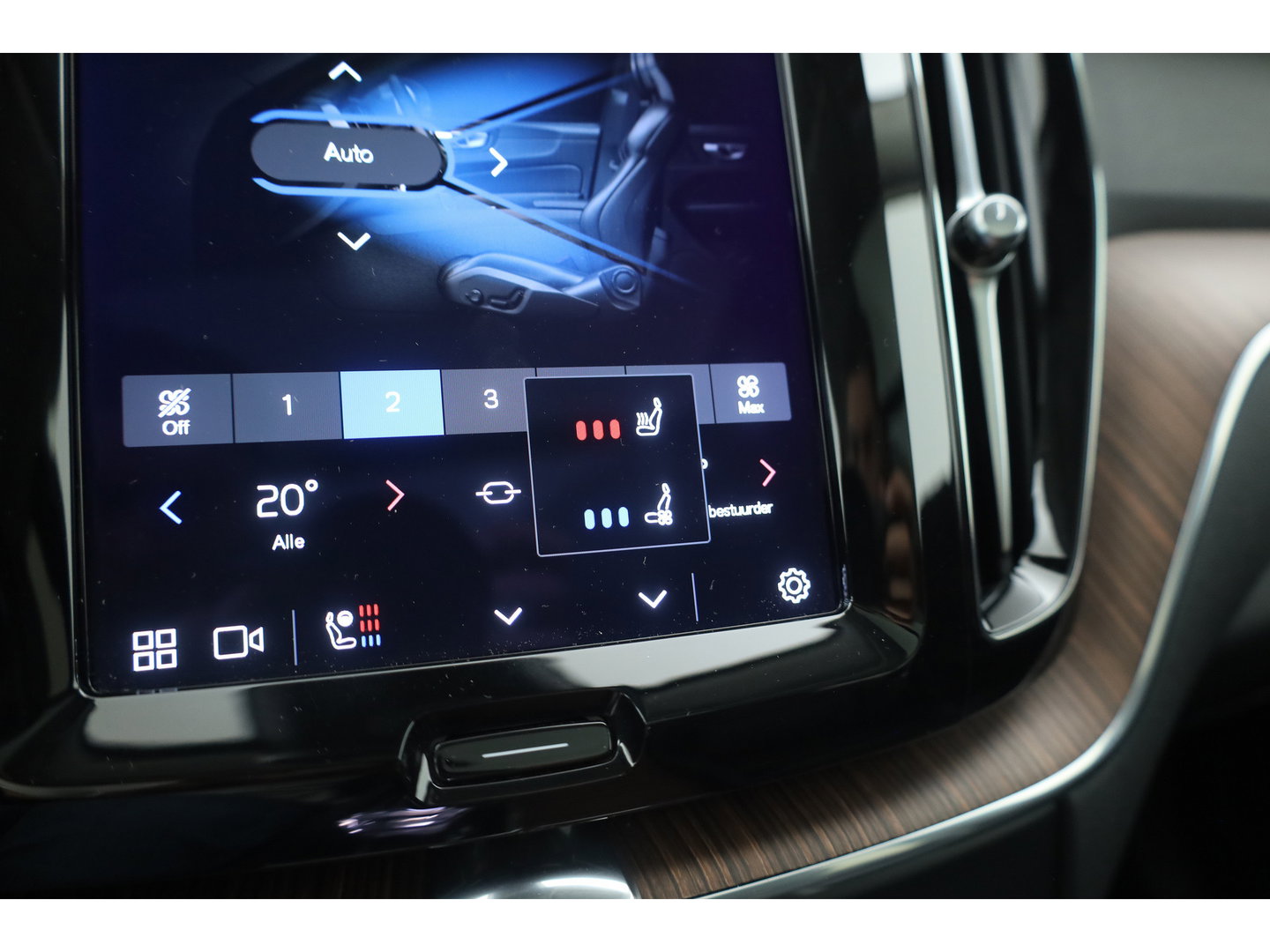 Volvo XC60 2.0 T6 Plug-in hybrid AWD Plus Dark - Luchtvering | Rijklaar! | Pano | Ventilatie | Stuur+Stoelverw. | Leder+Memory | 360*+PDC | Led | v