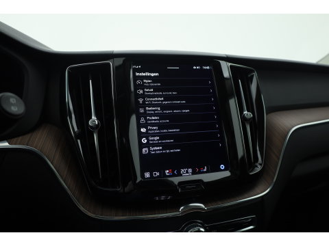 Volvo XC60 2.0 T6 Plug-in hybrid AWD Plus Dark - Luchtvering | Rijklaar! | Pano | Ventilatie | Stuur+Stoelverw. | Leder+Memory | 360*+PDC | Led | v