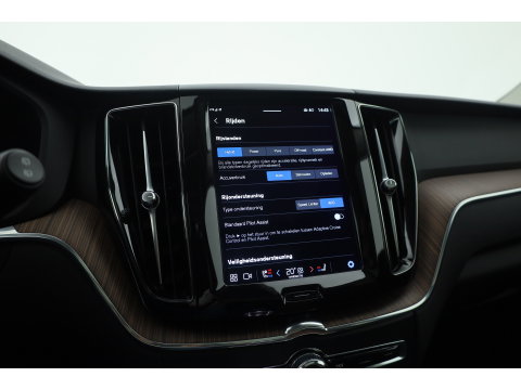Volvo XC60 2.0 T6 Plug-in hybrid AWD Plus Dark - Luchtvering | Rijklaar! | Pano | Ventilatie | Stuur+Stoelverw. | Leder+Memory | 360*+PDC | Led | v