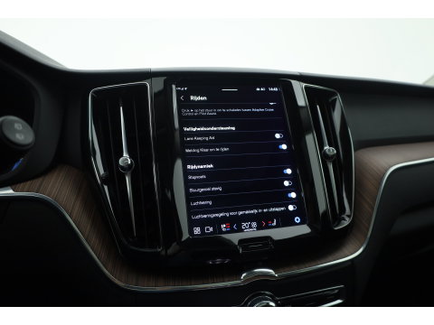 Volvo XC60 2.0 T6 Plug-in hybrid AWD Plus Dark - Luchtvering | Rijklaar! | Pano | Ventilatie | Stuur+Stoelverw. | Leder+Memory | 360*+PDC | Led | v