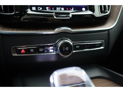 Volvo XC60 2.0 T6 Plug-in hybrid AWD Plus Dark - Luchtvering | Rijklaar! | Pano | Ventilatie | Stuur+Stoelverw. | Leder+Memory | 360*+PDC | Led | v